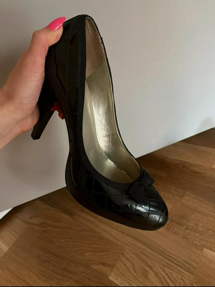 Svarta klackar från Nine West 