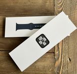 Apple Watch SE (2:a gen) 40 mm silver HELT NY med sportband