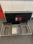 Professionell dj-mixer Pioneer DJM-800 och väska