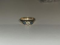 18k ring med naturliga gul- & blå safir