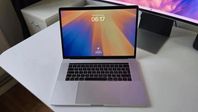 Macbook Pro 2016 15" 256gb hdd 16gb ram i7