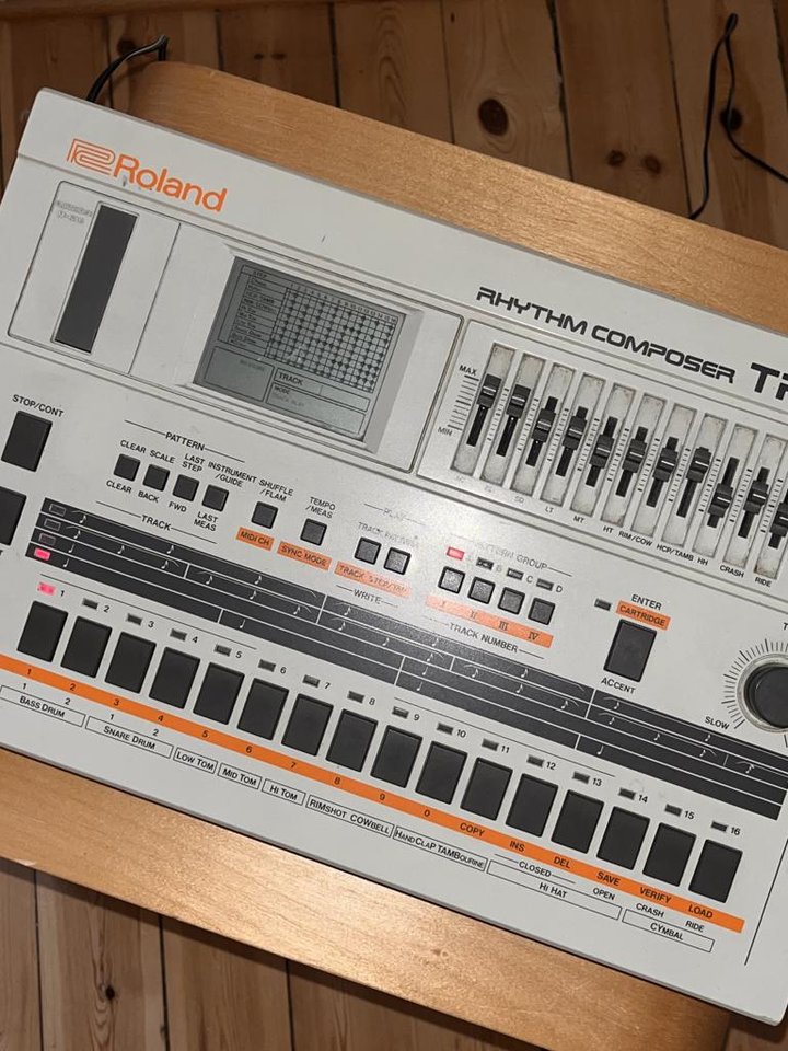 Roland 707