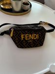 Fendi midjeväska original , billigt!