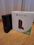 Xbox 360 med flera tillbehör