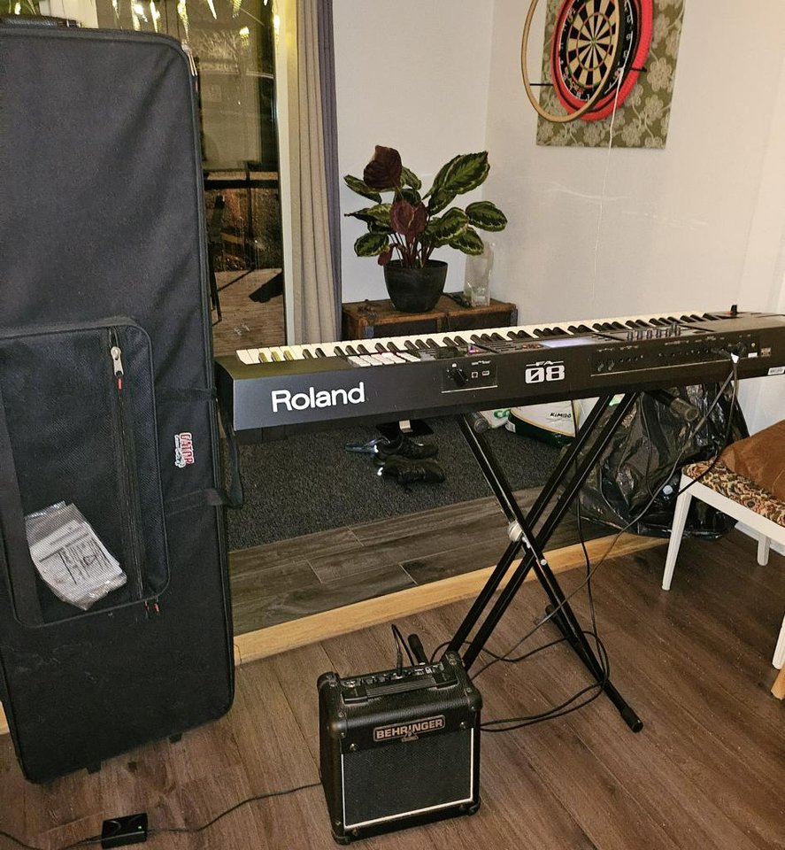 Roland Fantom 08