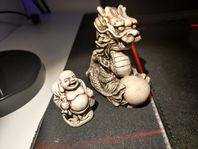 Dragon Pearl & Laughing Buddha figurer - Gjorda av keramik!