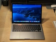 Macbook Pro 13" 8/256 med tillbehör