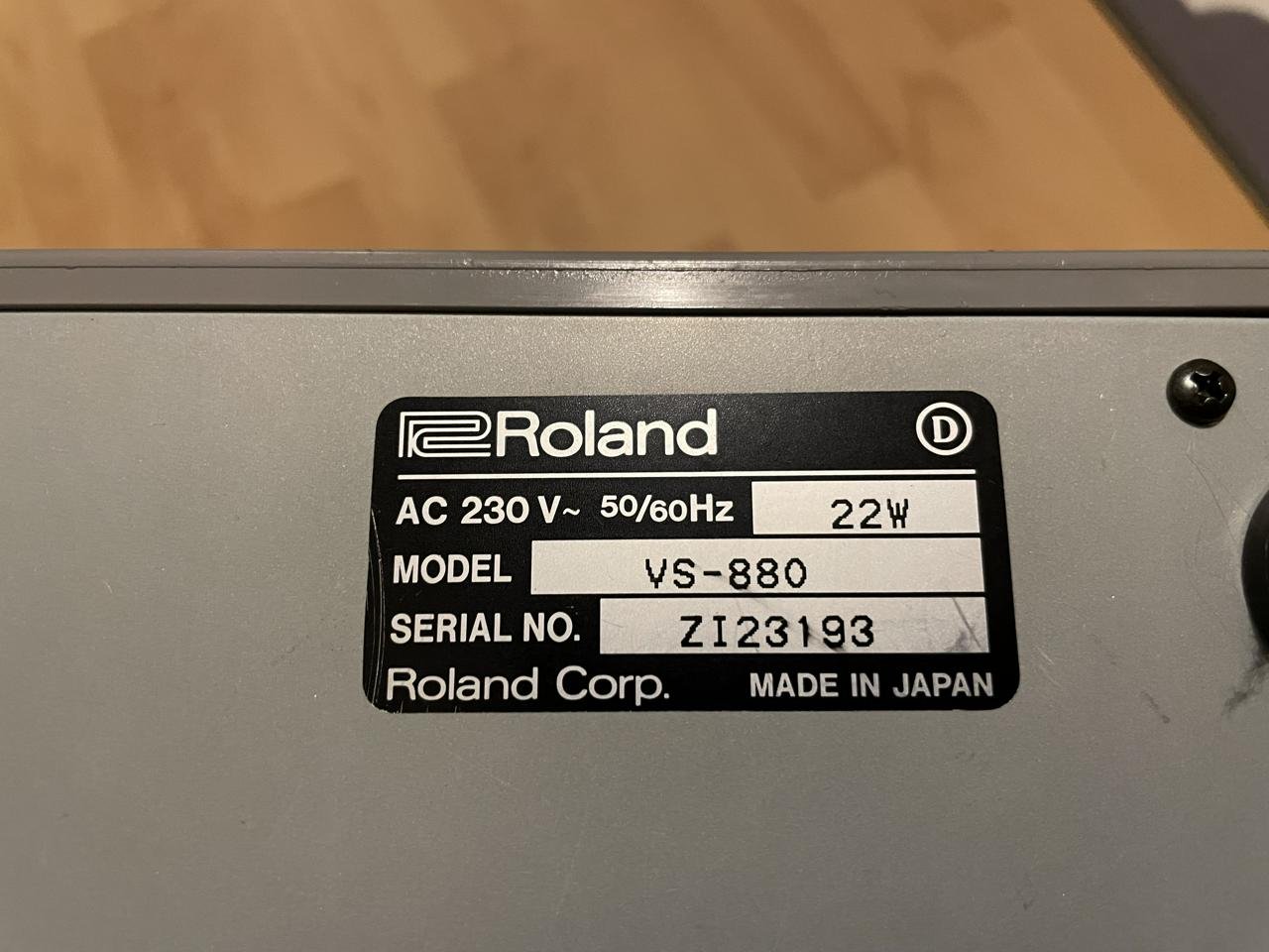 Roland VS-880