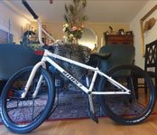 Julklappstips!!  The Atlas 24" 2023 Freestyle BMX Cykel