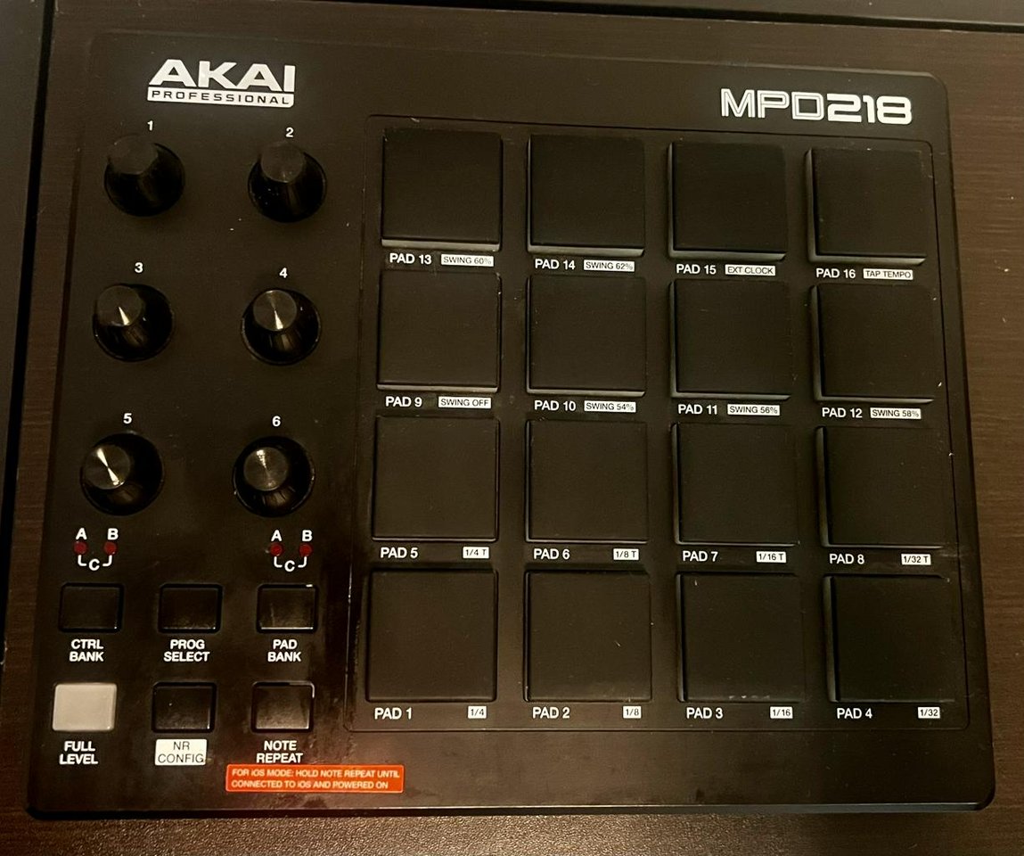 Peavey PV-6 mixer och Akai MP...