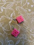 Örhängen Lego, rosa, svensk design Konstfack 