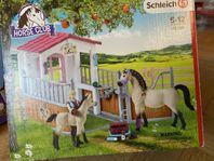 Schleich Hästbox med arabhästar och hästskötare 42369 