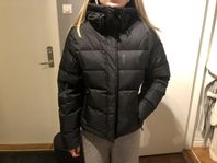 Svart varm vinterjacka från Helly Hansen 