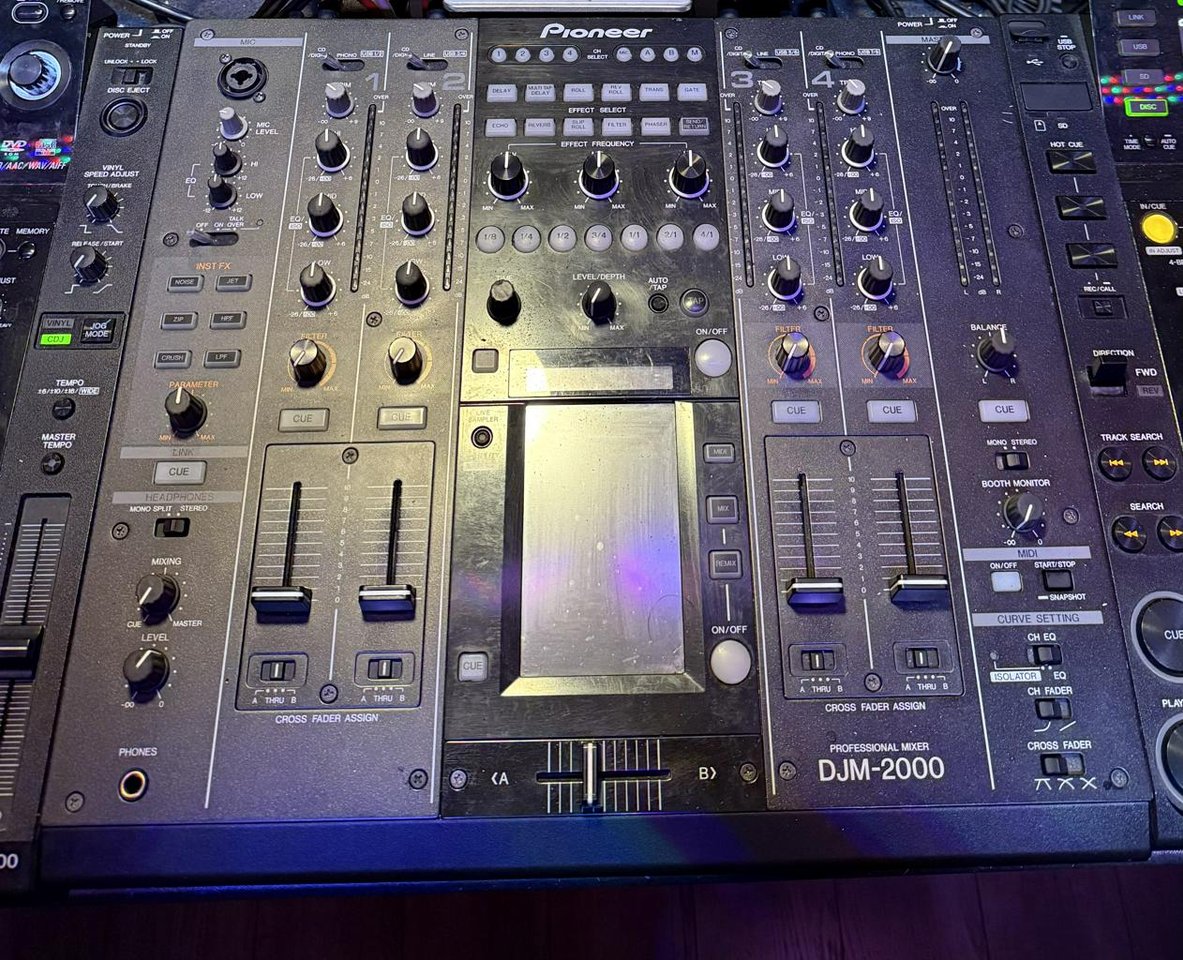 Pioneer djm-2000