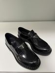 Nya Prada loafers i svart storlek 37/37,5