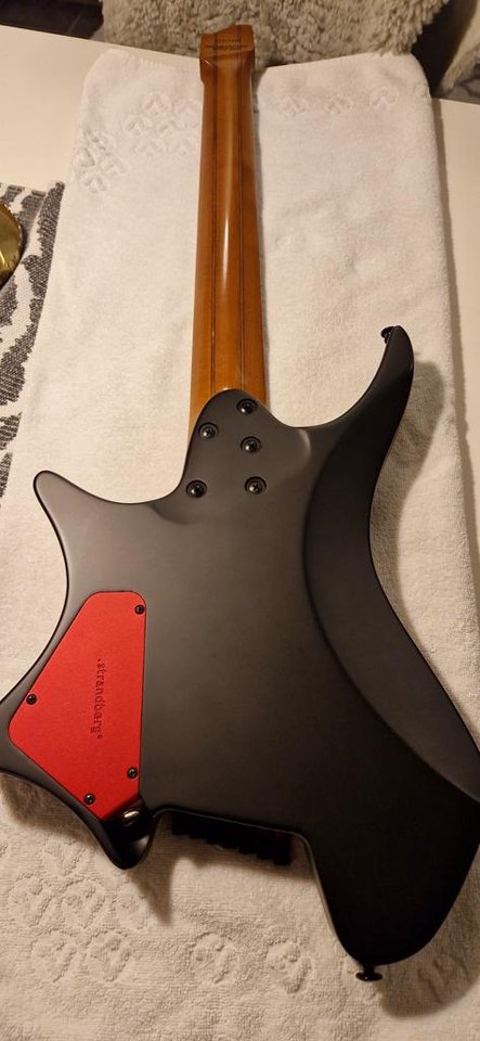 Strandberg Singularity 7:a Tr...