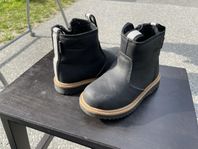 Barnskor Varmfodrade kängor/ boots strl 25