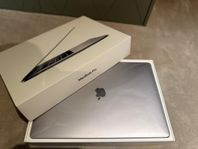 MacBook Pro 15” + Woolnut cover 