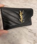 SAINT LAURENT LITEN PLÅNBOK 