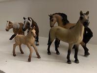 Schleich - djur (mest hästar) i olika färger och strl