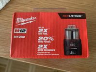 2 stycken original batterier från Milwaukee 12 v 