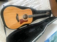 Taylor 210e akustisk gitarr m mikrofon