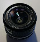 Optik: NIKKOR 24 mm 1:2,8