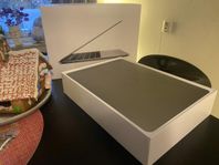 MacBook Pro 13” turbo CPU, 16 GB ram med 512 gb SSD