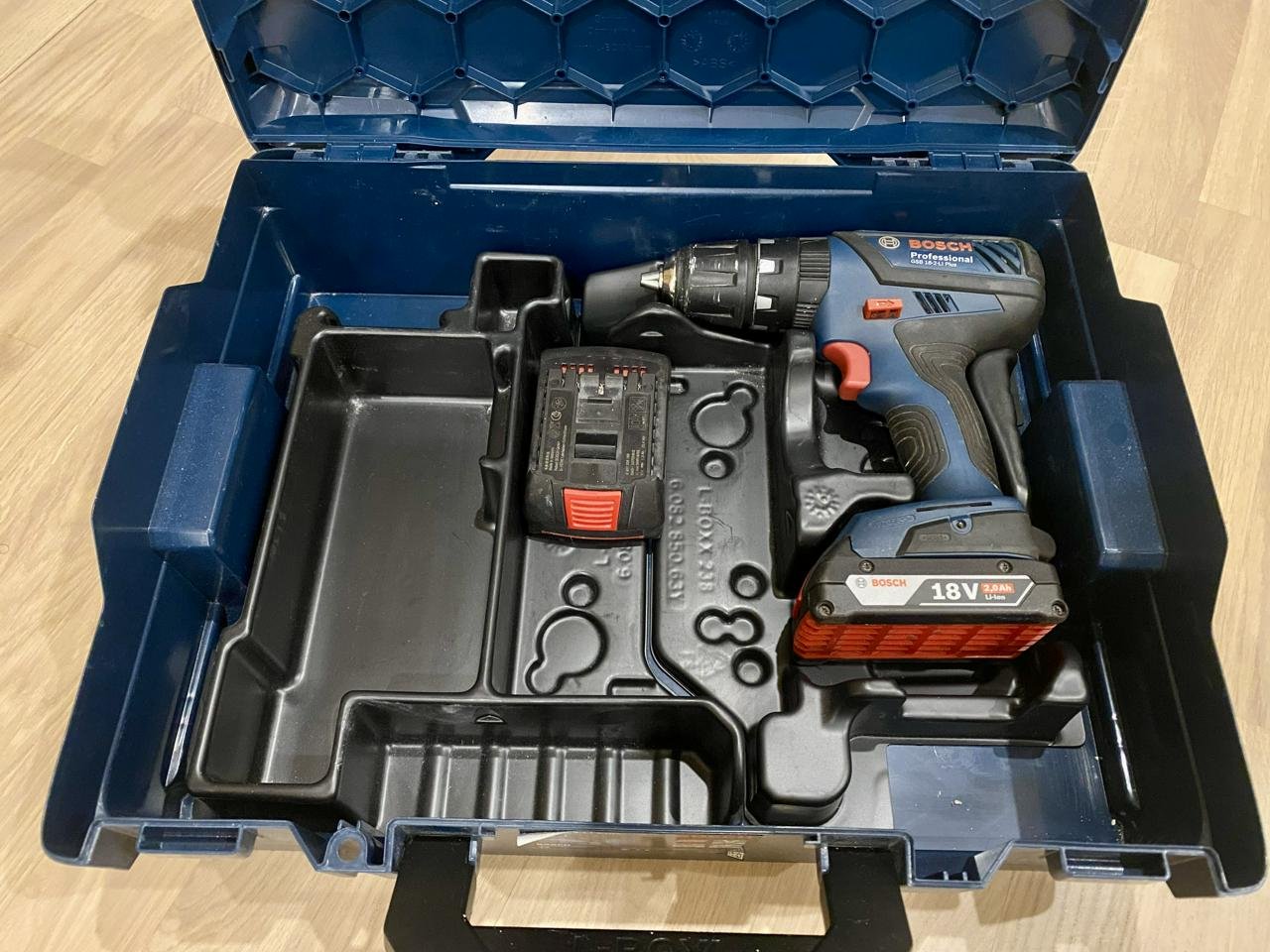 Bosch Professional 18v drill ...