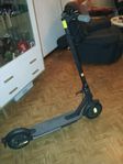 Xiaomi Mi Electric Scooter Essential i fint skick 