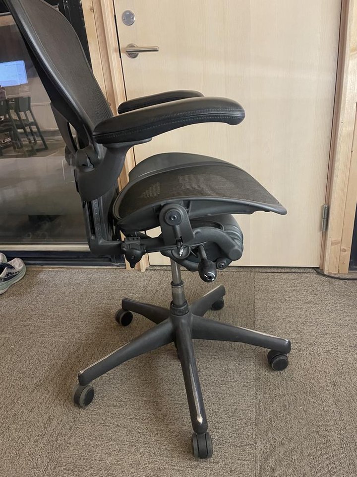 Herman Miller Aeron B 