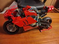 Lego MC,  Ducati Panigale V4R, sats nummer 42107