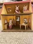 Sylvanian Families starthus med kaninfigur och möbler