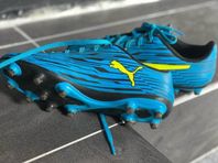 Puma fotbolls sko i storlek 37