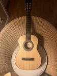 Gitarr barn/storlek mindre + fodral 