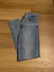 Jeans Levi’s och DR. Denim