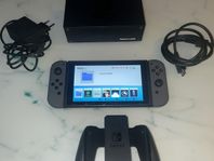 Nintendo Switch opatchad Serie nr : xaj70000 är  som ny 