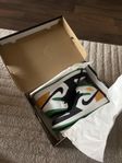 Air Jordan 1 mid SE oakland