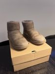 UGG classic Mini storlek 42