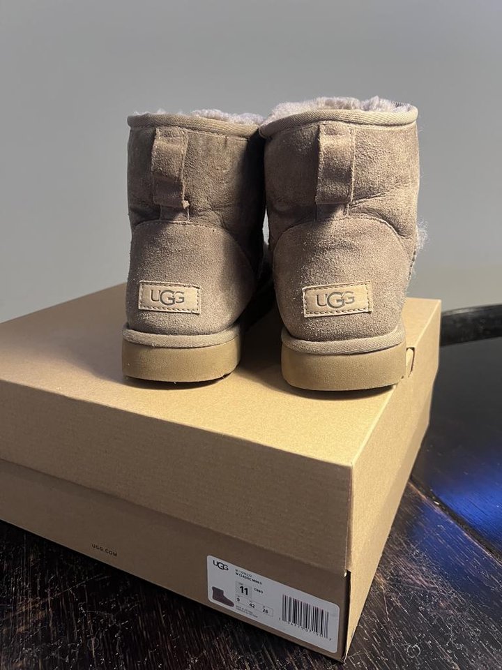 UGG classic Mini storlek 42