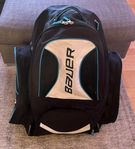 BAUER bag/backpack/ryggsäck för hockeyutrustningen.