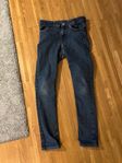 Jeans i storlek 152, fleece i storlek 160