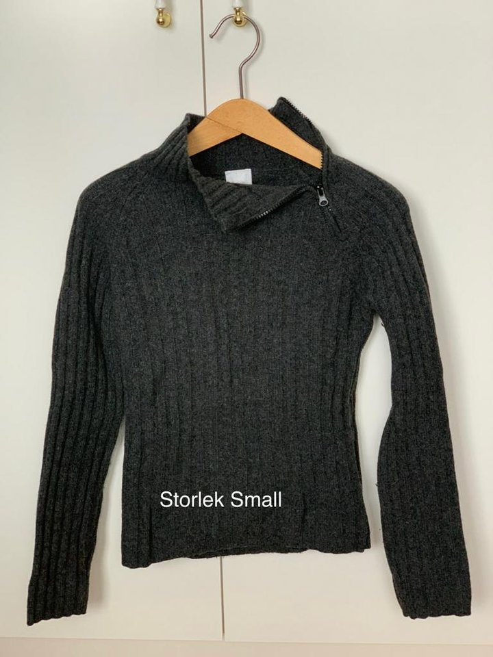 Grå jumper storlek small