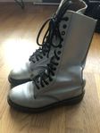 Silver Dr Martens storlek 38