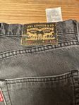 Levis 501 32*32 gråsvarta