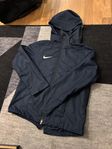 Nike Jacka i storlek 137/147