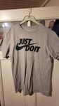 2 st The Nike tee - Just doit - Small - grå och svart