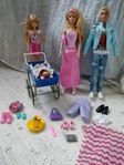 Barbie familj på promenad