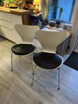 Fritz Hansen Arne Jacobsen 2 x vit stol 