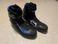 Salomon S/race Skate pjäxor strl 45 1/3 (Uk 10,5)